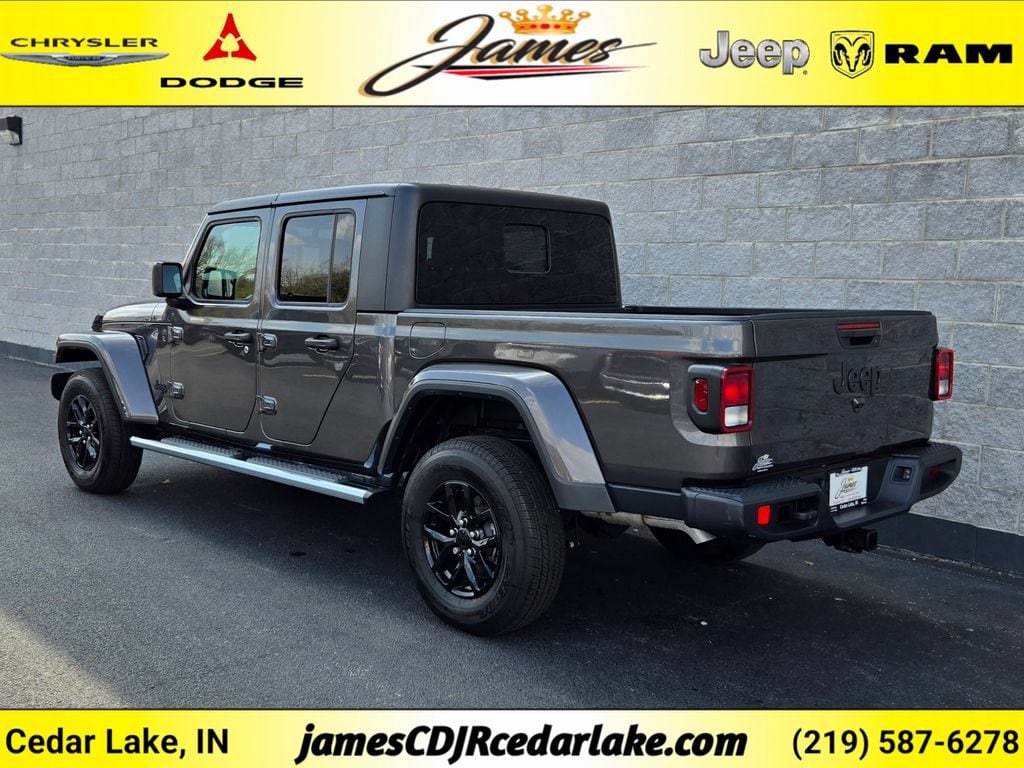 Used 2023 Jeep Gladiator Sport Truck Crew Cab