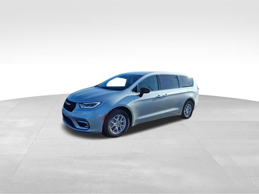 2024 Chrysler Pacifica Van Passenger Van 
