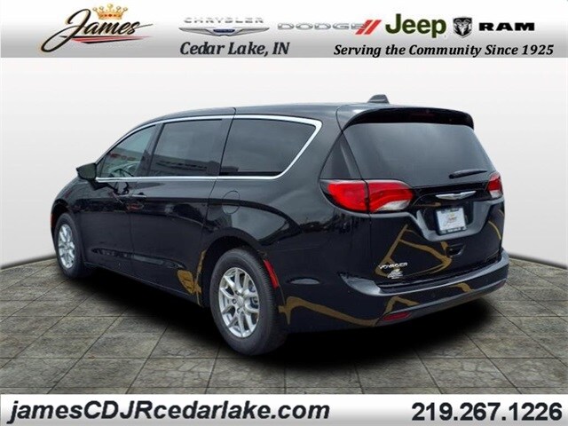 2026 Chrysler Voyager LX photo 3