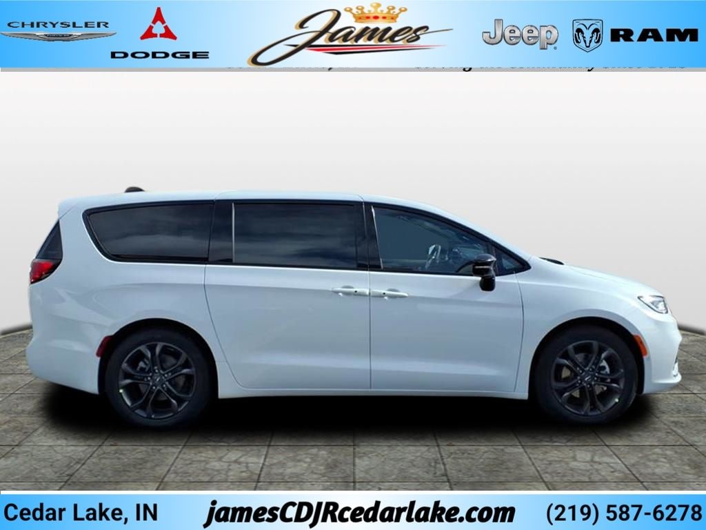 New 2026 Chrysler Pacifica Select Passenger Van