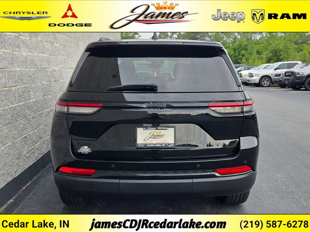 Used 2024 Jeep Grand Cherokee Altitude SUV