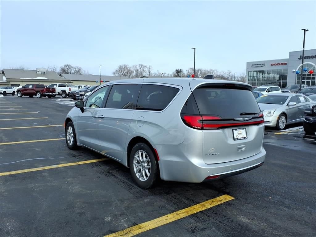 Used 2024 Chrysler Pacifica Touring L Van Passenger Van