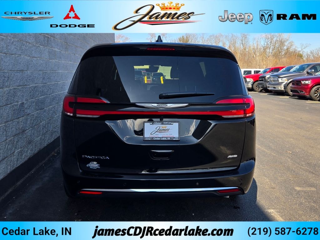 New 2026 Chrysler Pacifica SELECT AWD Passenger Van