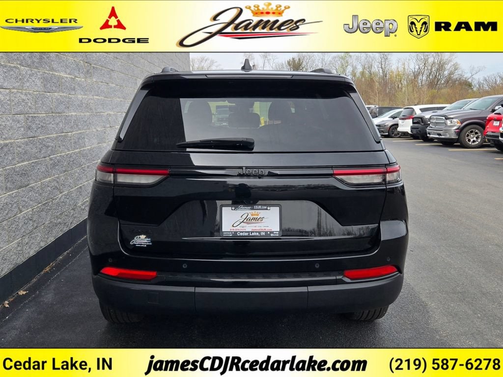 Used 2024 Jeep Grand Cherokee Altitude SUV