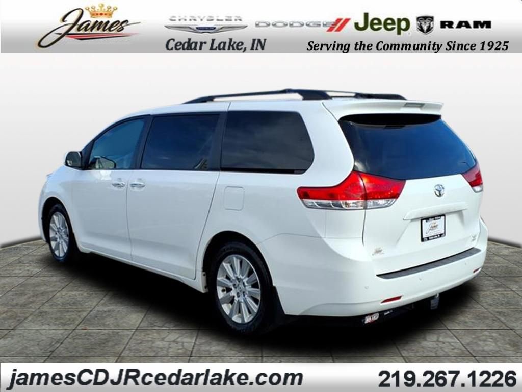 2014 Toyota Sienna XLE photo 3