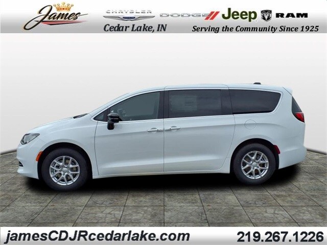 2026 Chrysler Voyager LX photo 2
