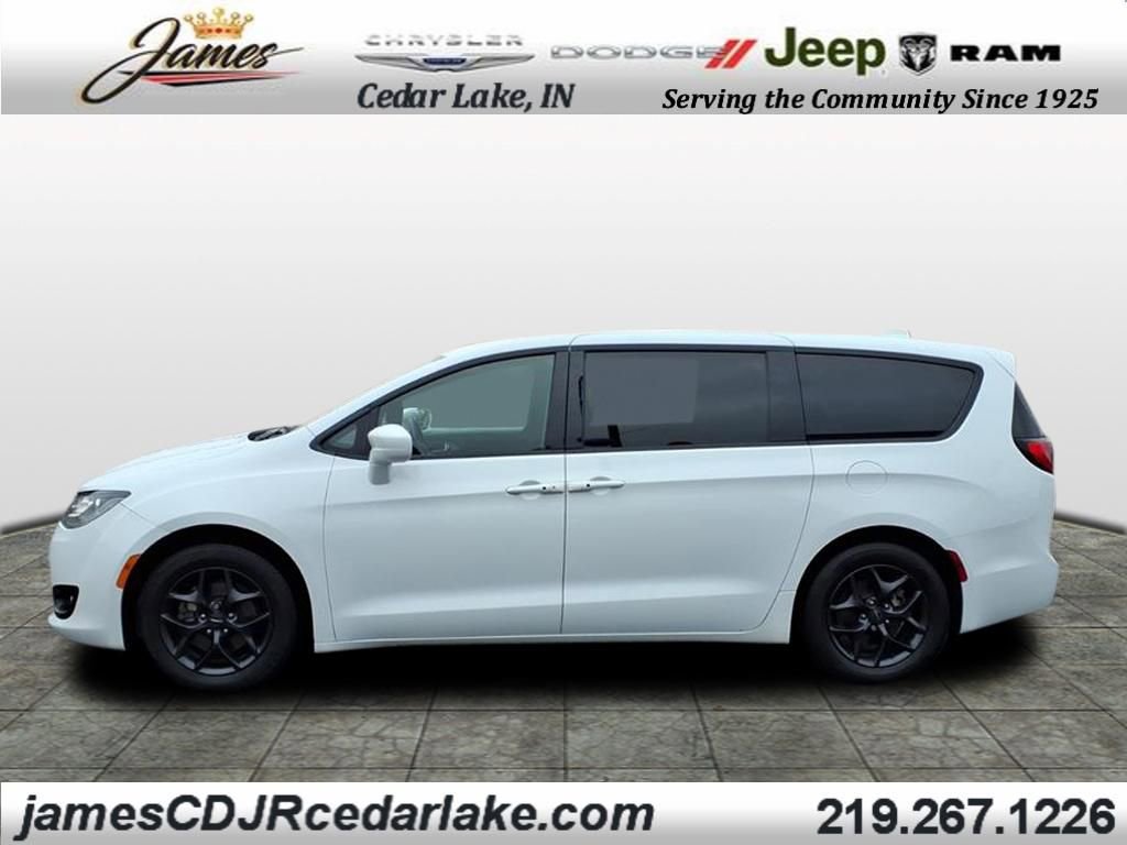 2020 Chrysler Pacifica Touring photo 2