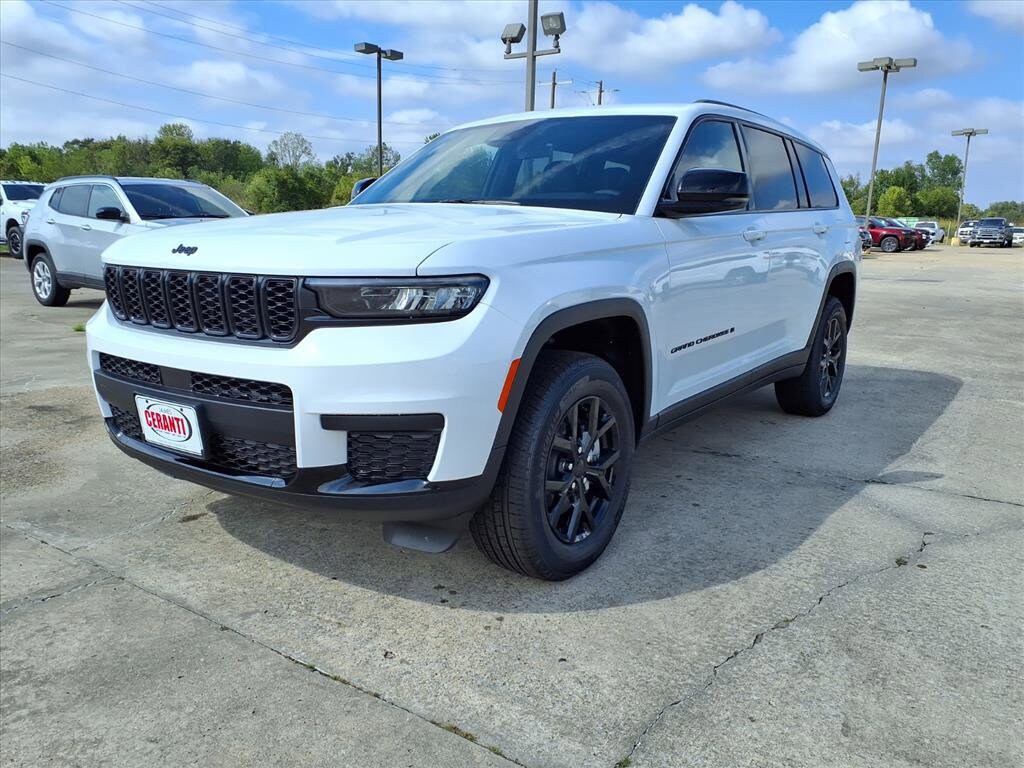 2025 Jeep Grand Cherokee Laredo photo 2