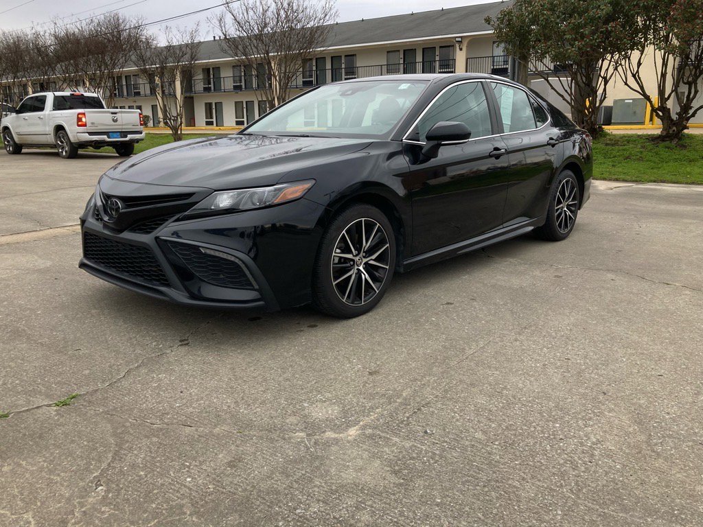 2023 Toyota Camry SE photo 3