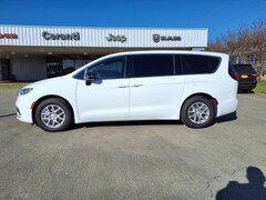 2026 Chrysler Pacifica Select Van Passenger Van