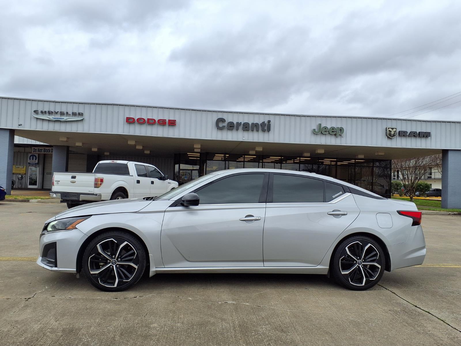 2024 Nissan Altima SR