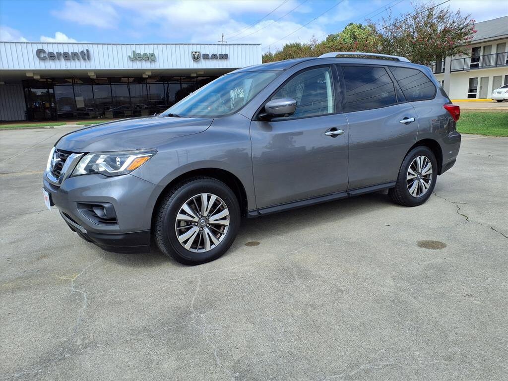 2019 Nissan Pathfinder SL photo 2