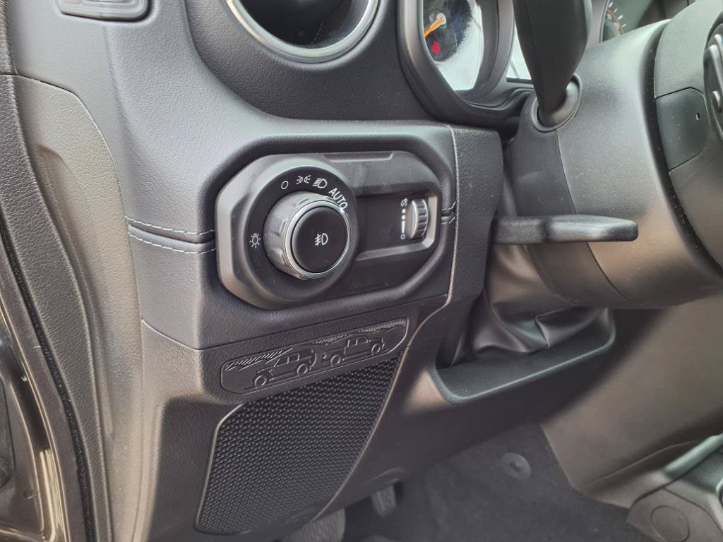 2025 Jeep Wrangler 4-Door Sahara - Photo 11