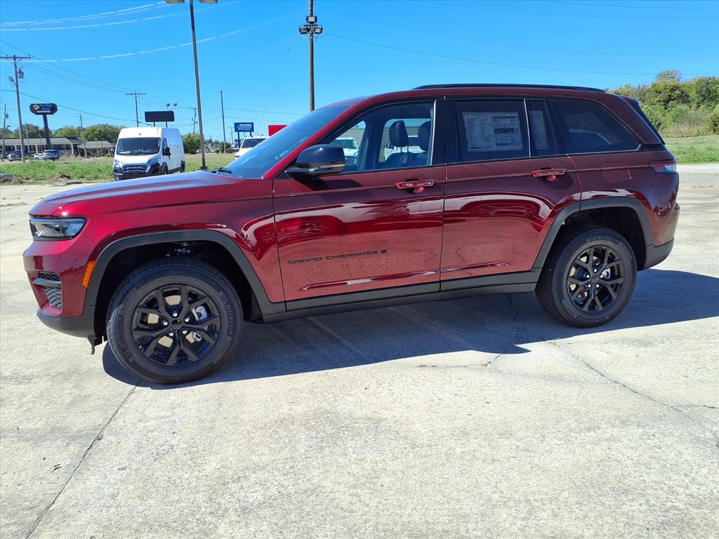 2025 Jeep Grand Cherokee Altitude's photo