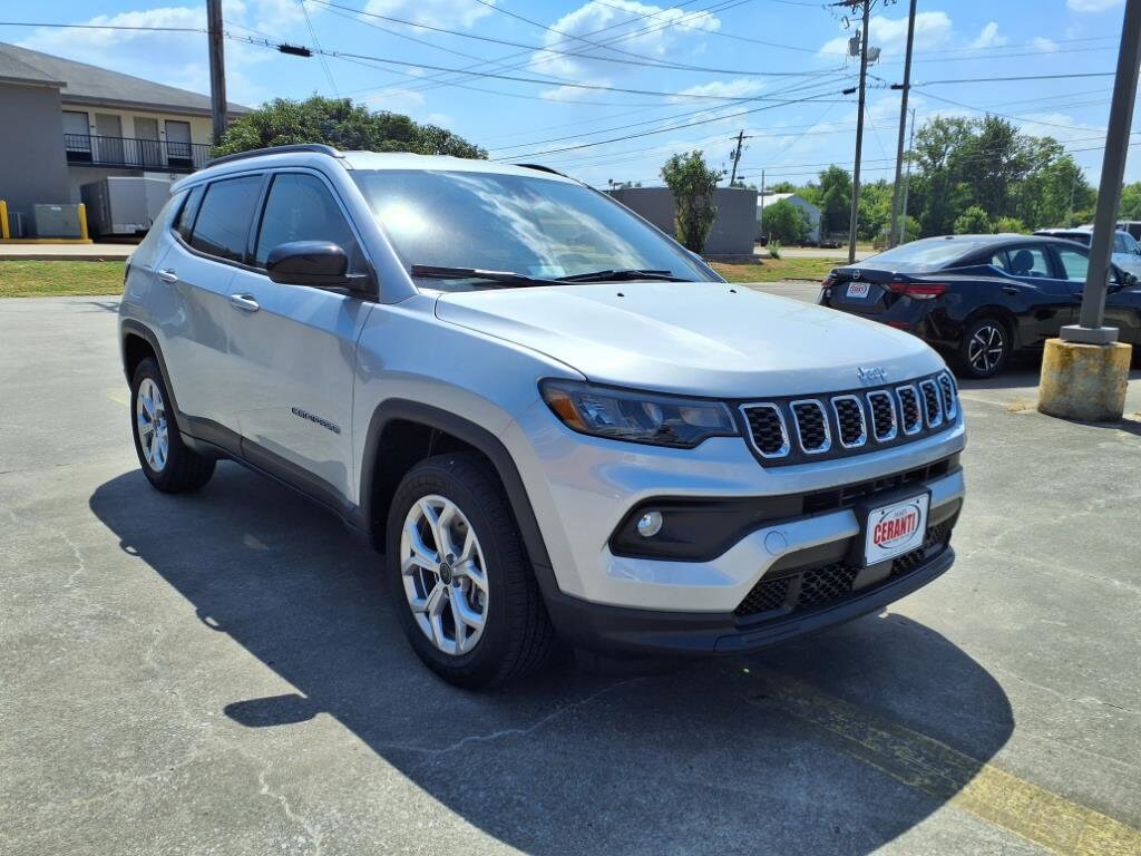 2025 Jeep Compass Latitude photo 4