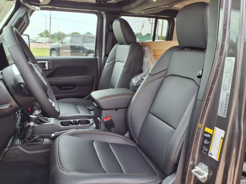 2025 Jeep Wrangler 4-Door Sahara - Photo 9