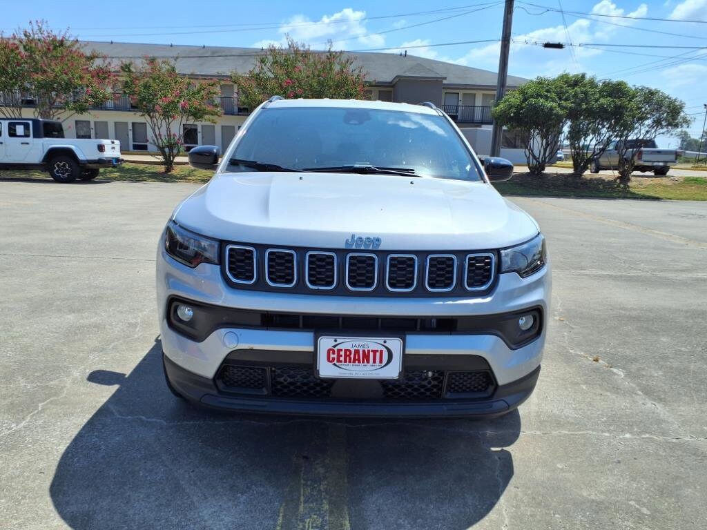 2025 Jeep Compass Latitude photo 3