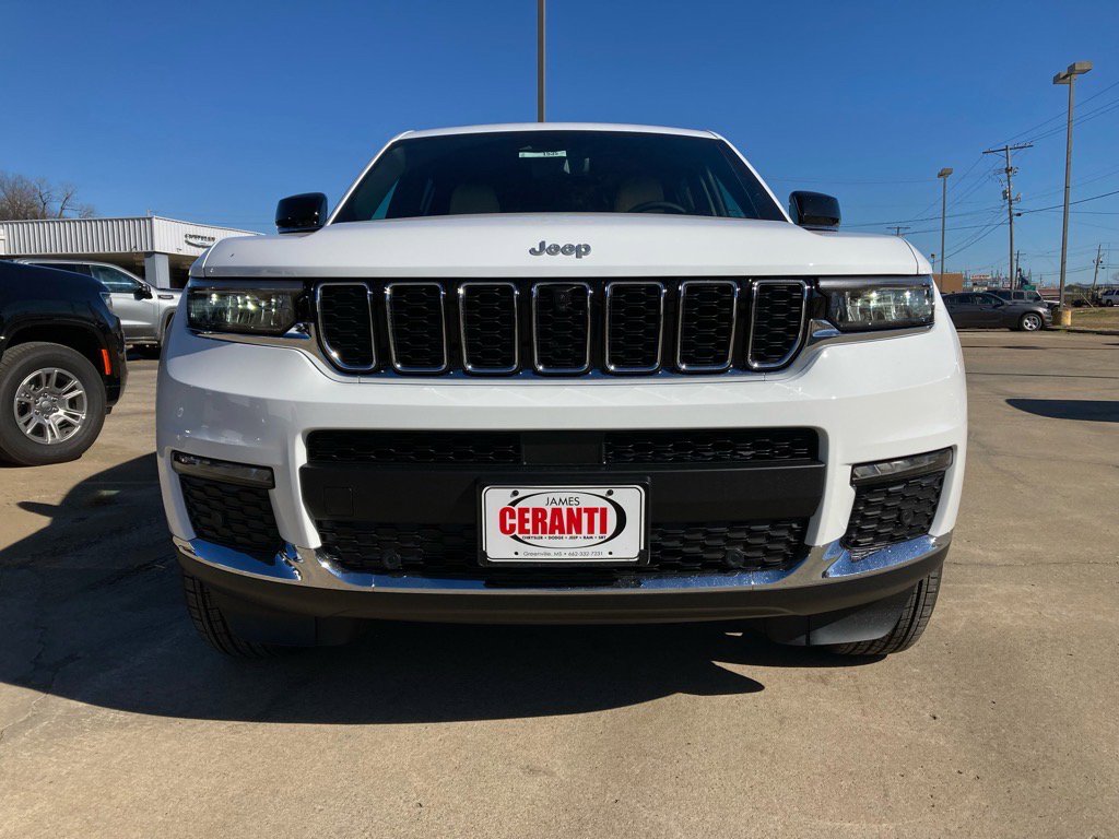 2025 Jeep Grand Cherokee Limited photo 3