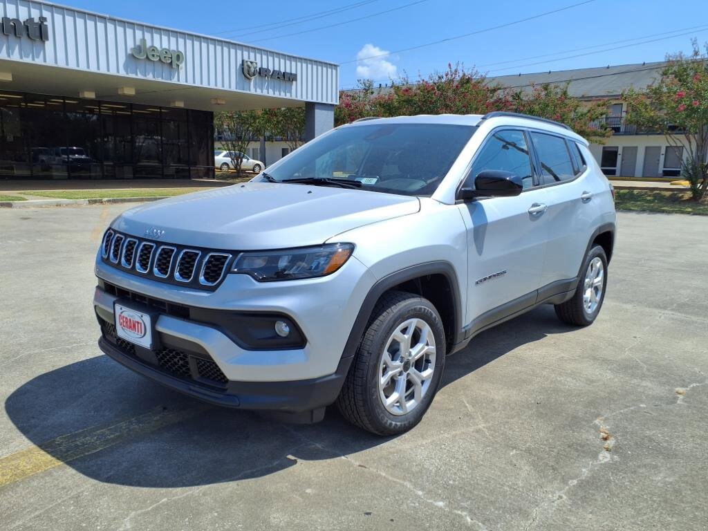 2025 Jeep Compass Latitude photo 2