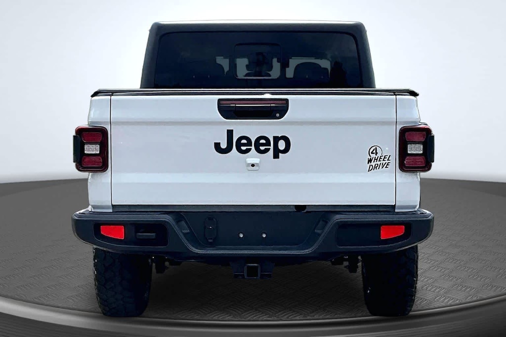 Used 2024 Jeep Gladiator Willys Truck Crew Cab