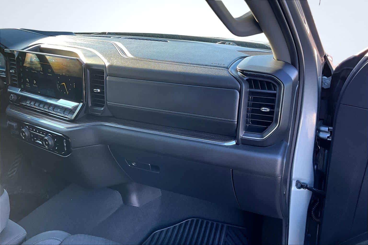 2025 Chevrolet Silverado 1500 LT - Photo 15