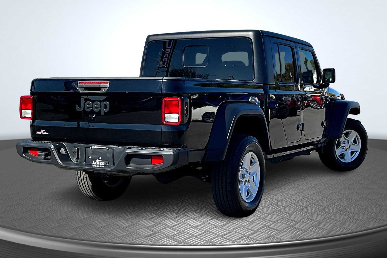2023 Jeep Gladiator Sport S photo 2