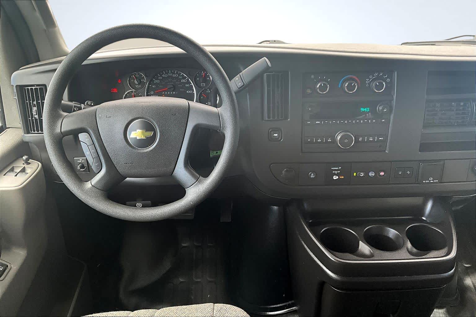 2024 Chevrolet Express Passenger LT - Photo 6
