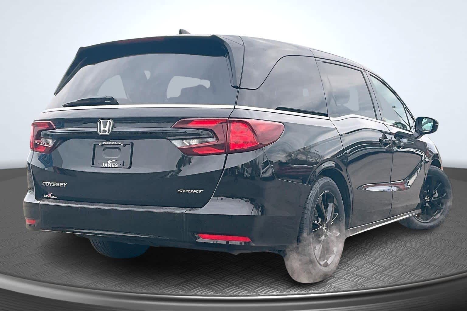 2023 Honda Odyssey Sport photo 2