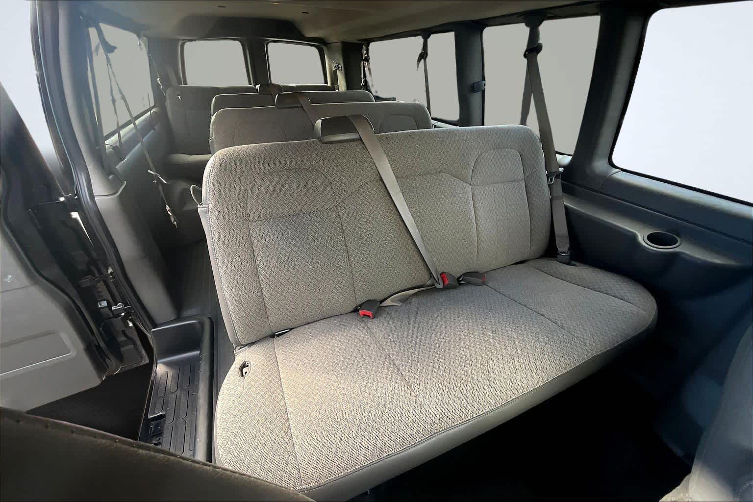 2024 Chevrolet Express Passenger LT - Photo 24
