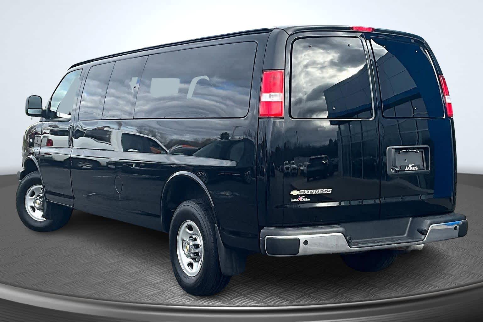 2024 Chevrolet Express Passenger LT - Photo 13