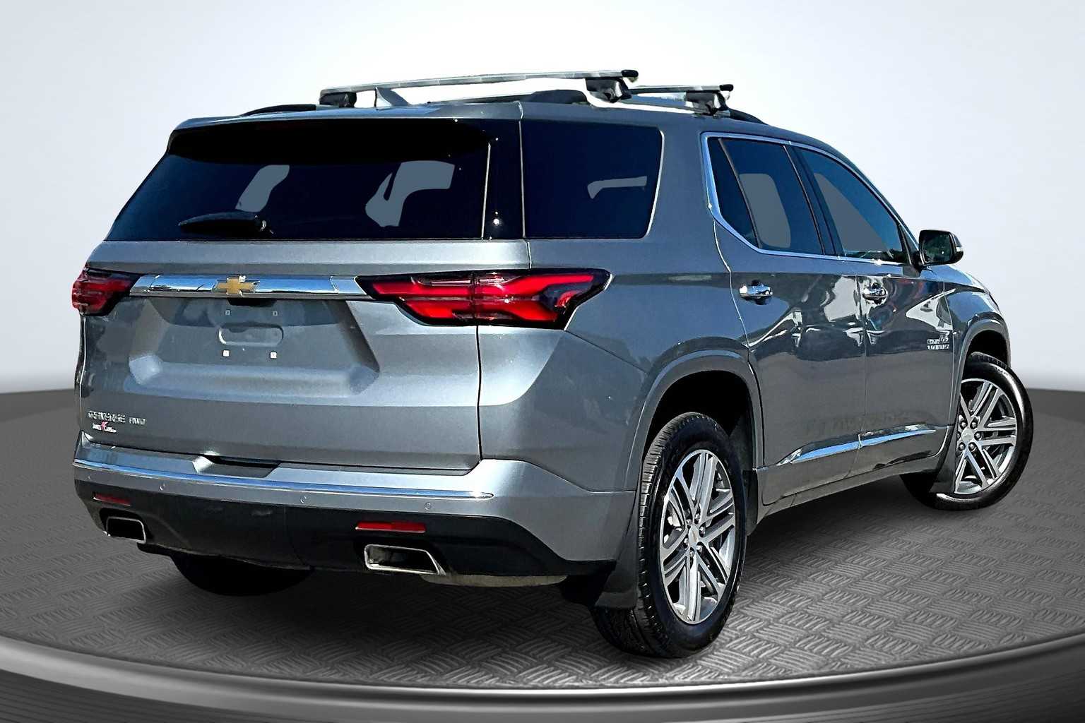 2023 Chevrolet Traverse High Country photo 2