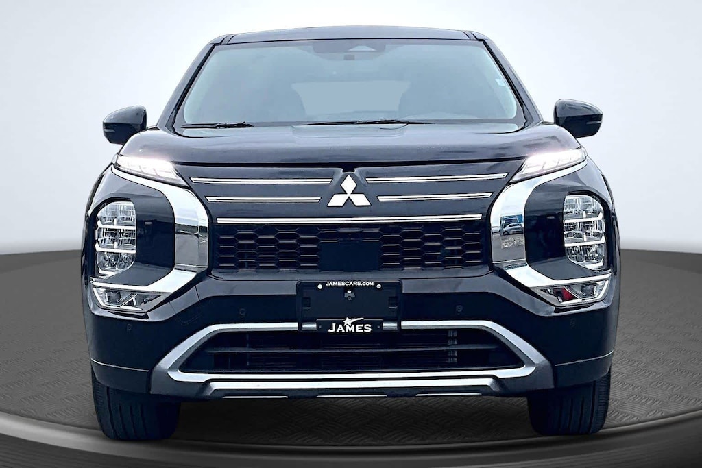 Used 2025 Mitsubishi Outlander SE SUV