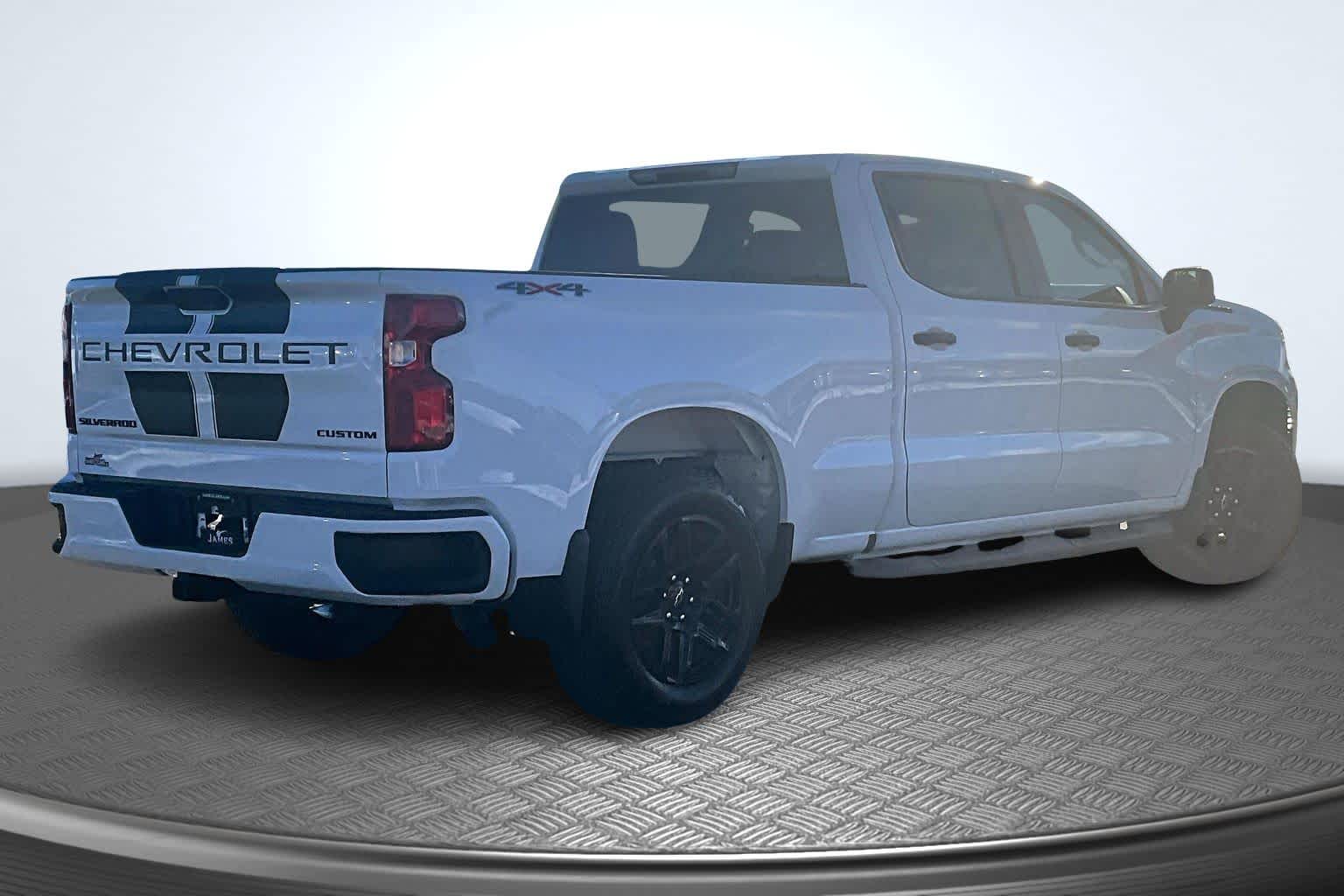 2023 Chevrolet Silverado 1500 Custom photo 2