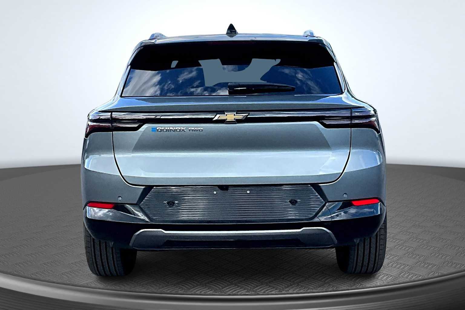 2025 Chevrolet Equinox EV LT photo 4