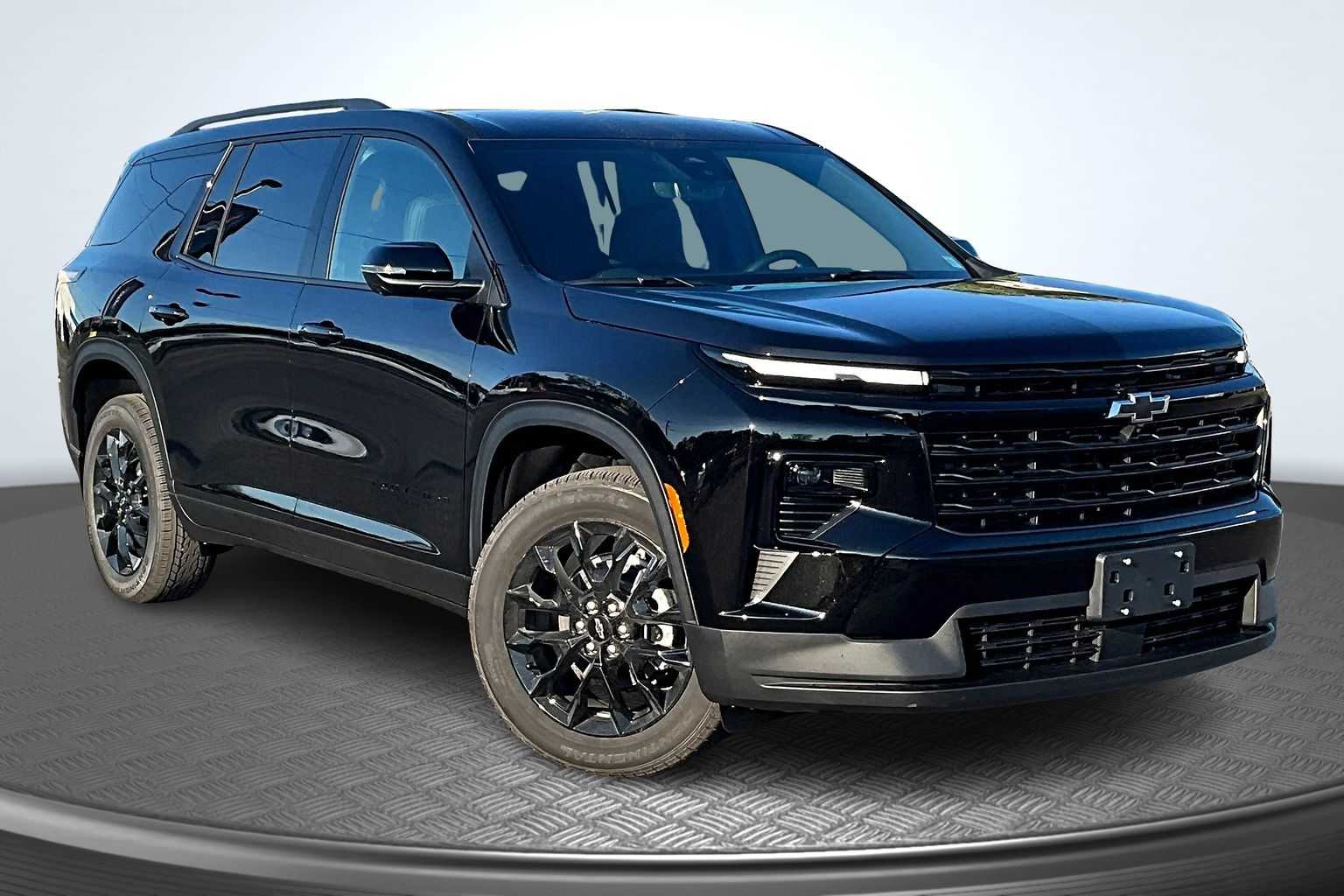 2026 Chevrolet Traverse photo 2