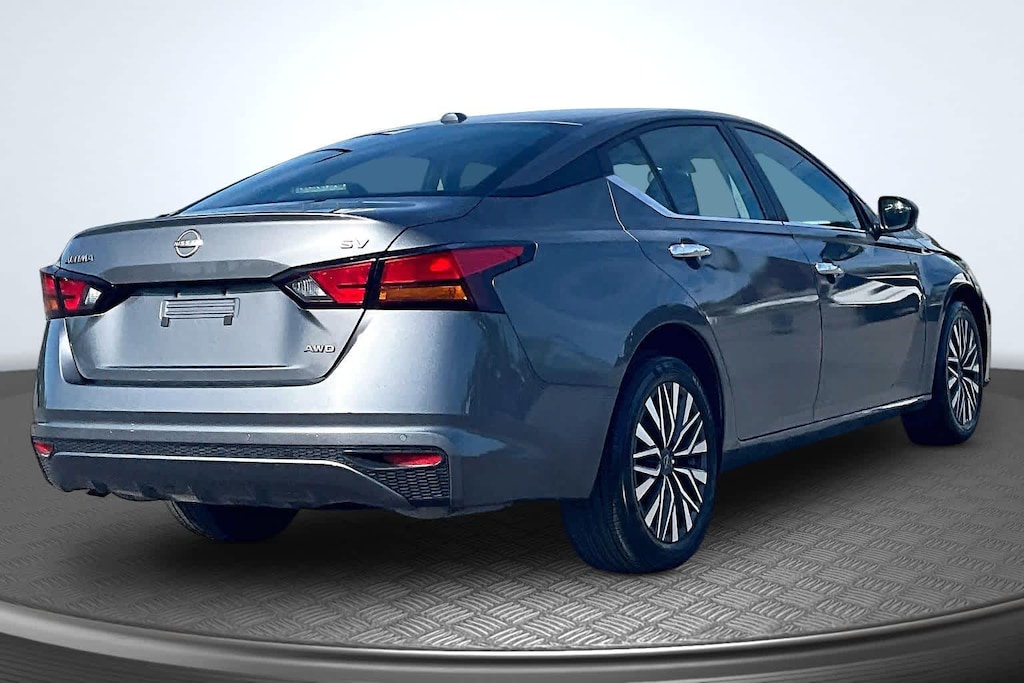 Used 2024 Nissan Altima 2.5 SV Sedan