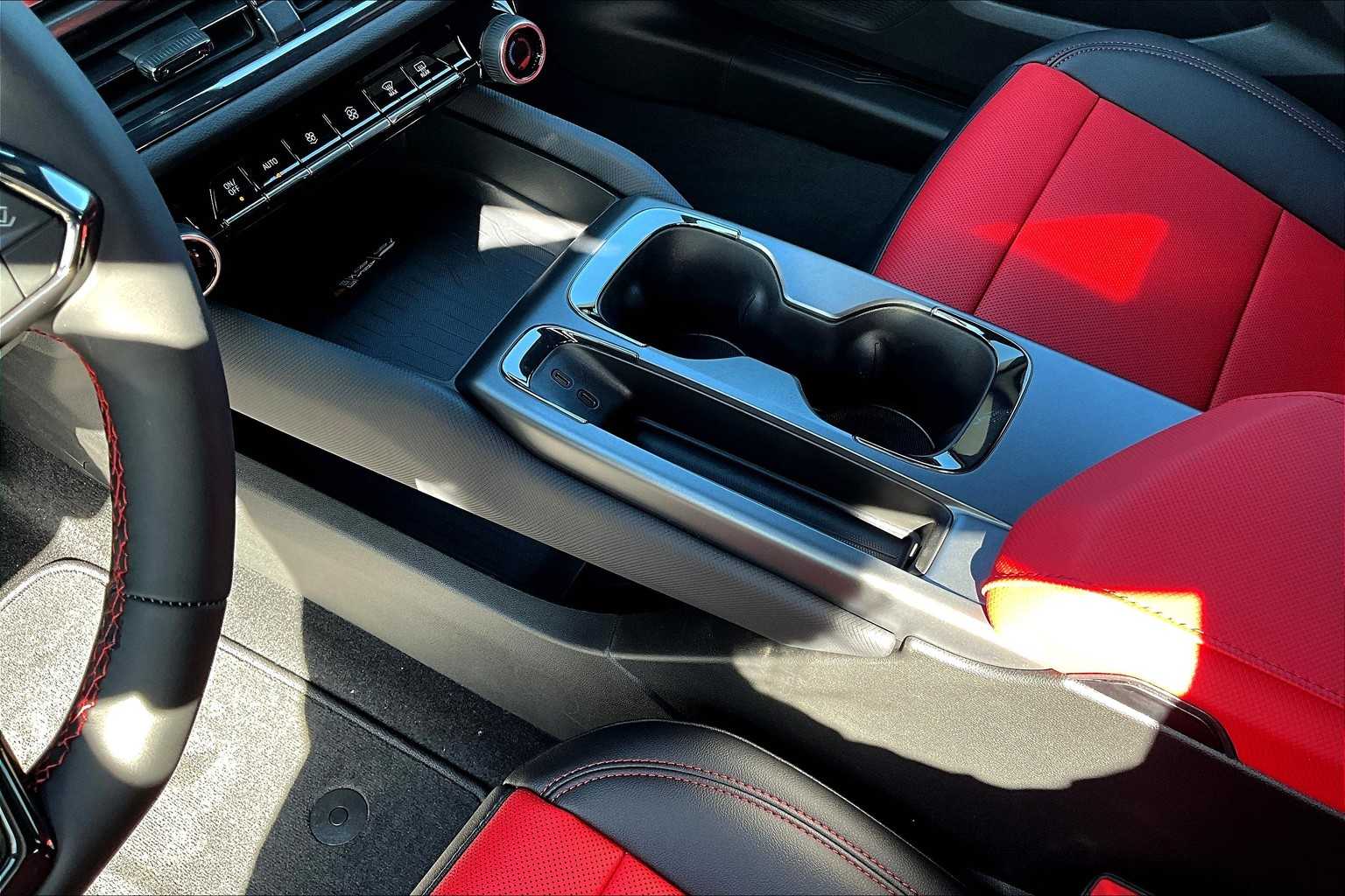 2025 Chevrolet Equinox EV RS - Photo 8