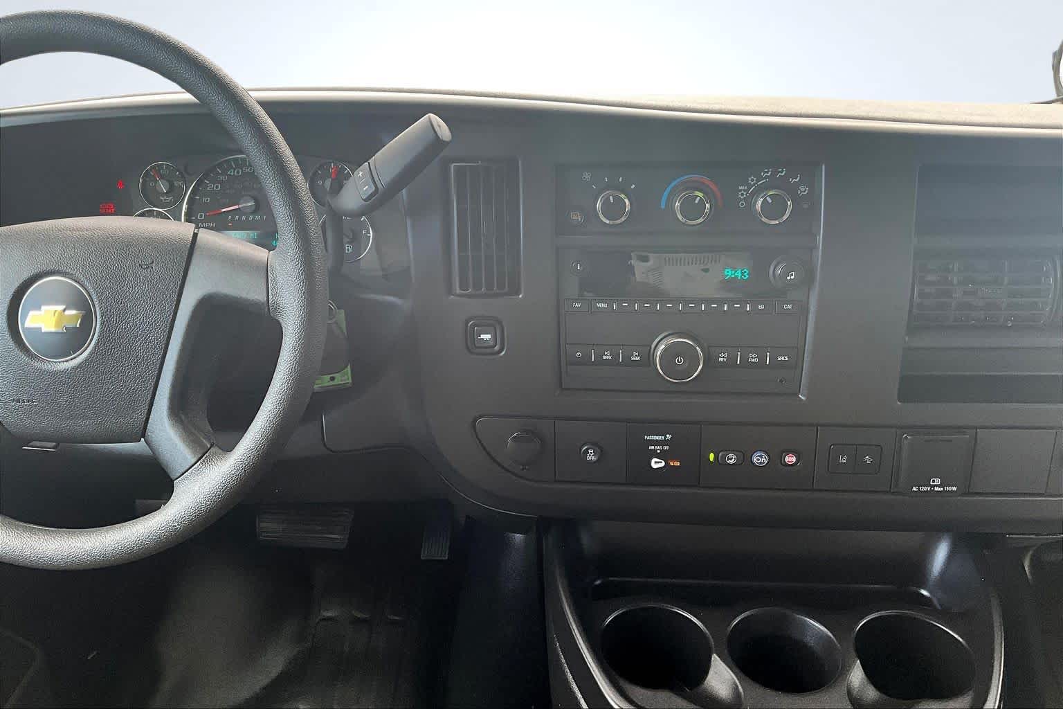2024 Chevrolet Express Passenger LT - Photo 7