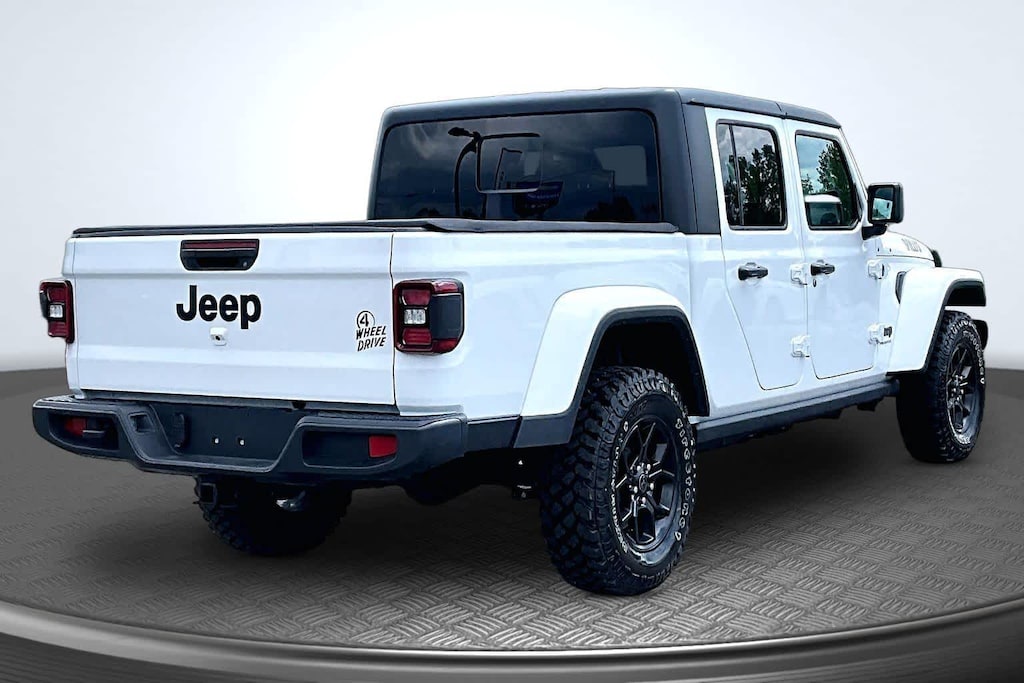 Used 2024 Jeep Gladiator Willys Truck Crew Cab