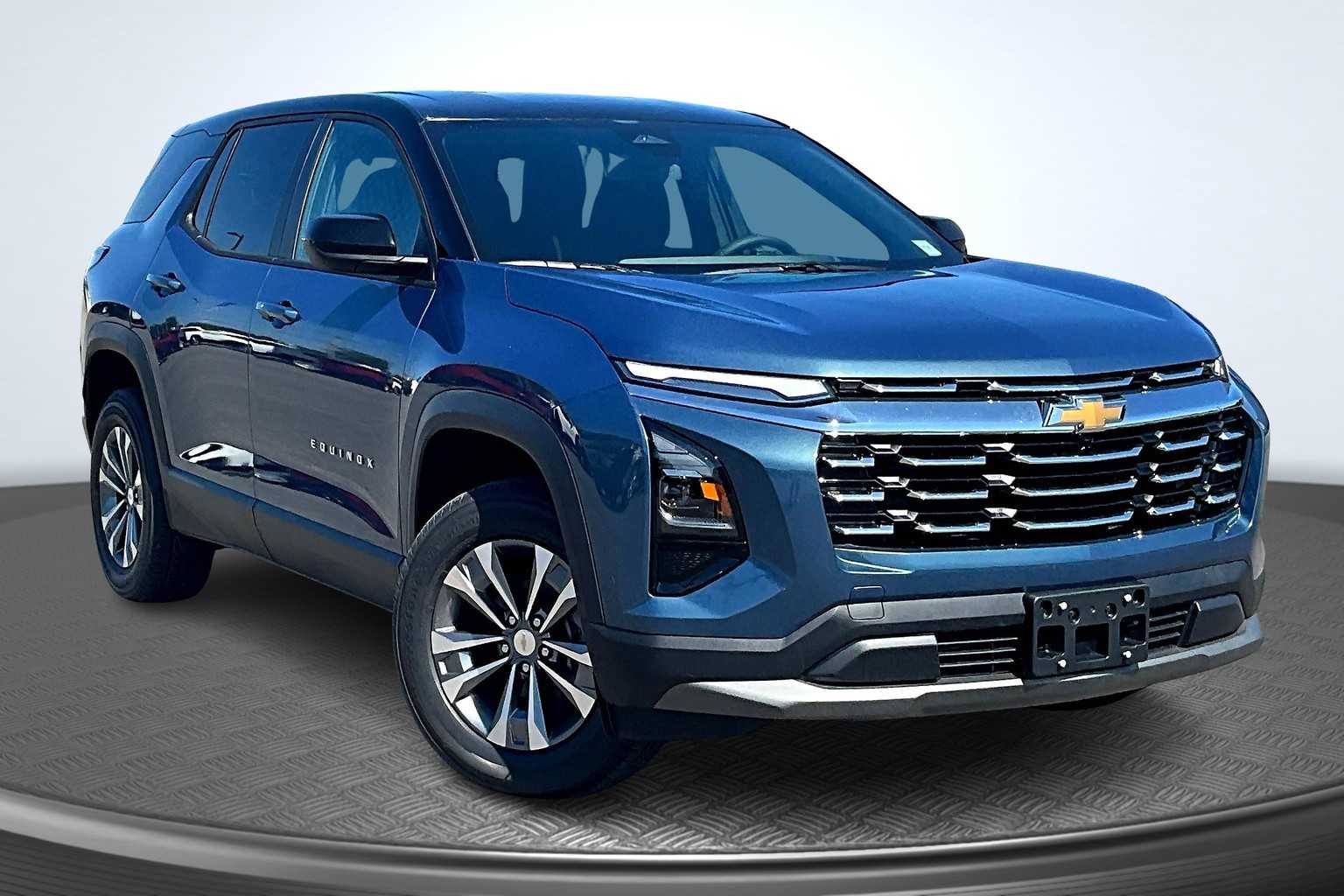 2026 Chevrolet Equinox LT photo 2