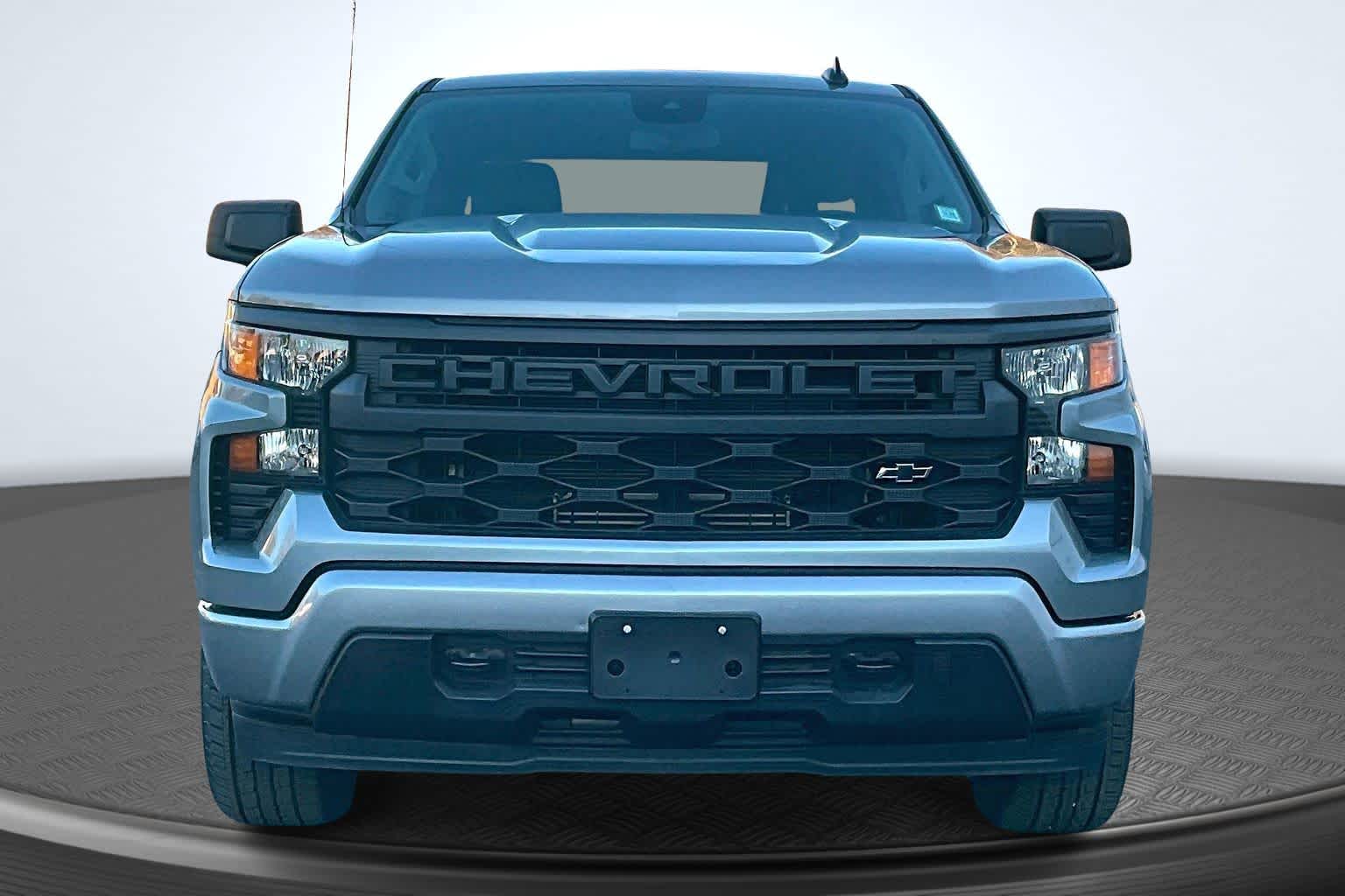 2023 Chevrolet Silverado 1500 Custom photo 3