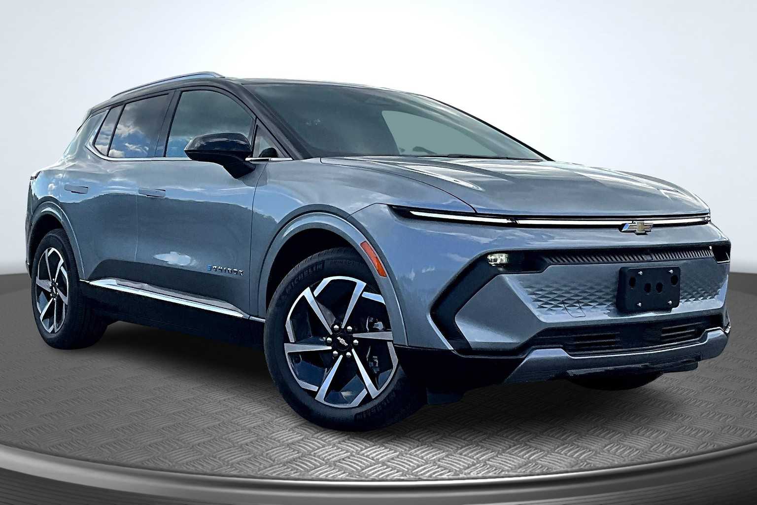 2025 Chevrolet Equinox EV LT photo 2