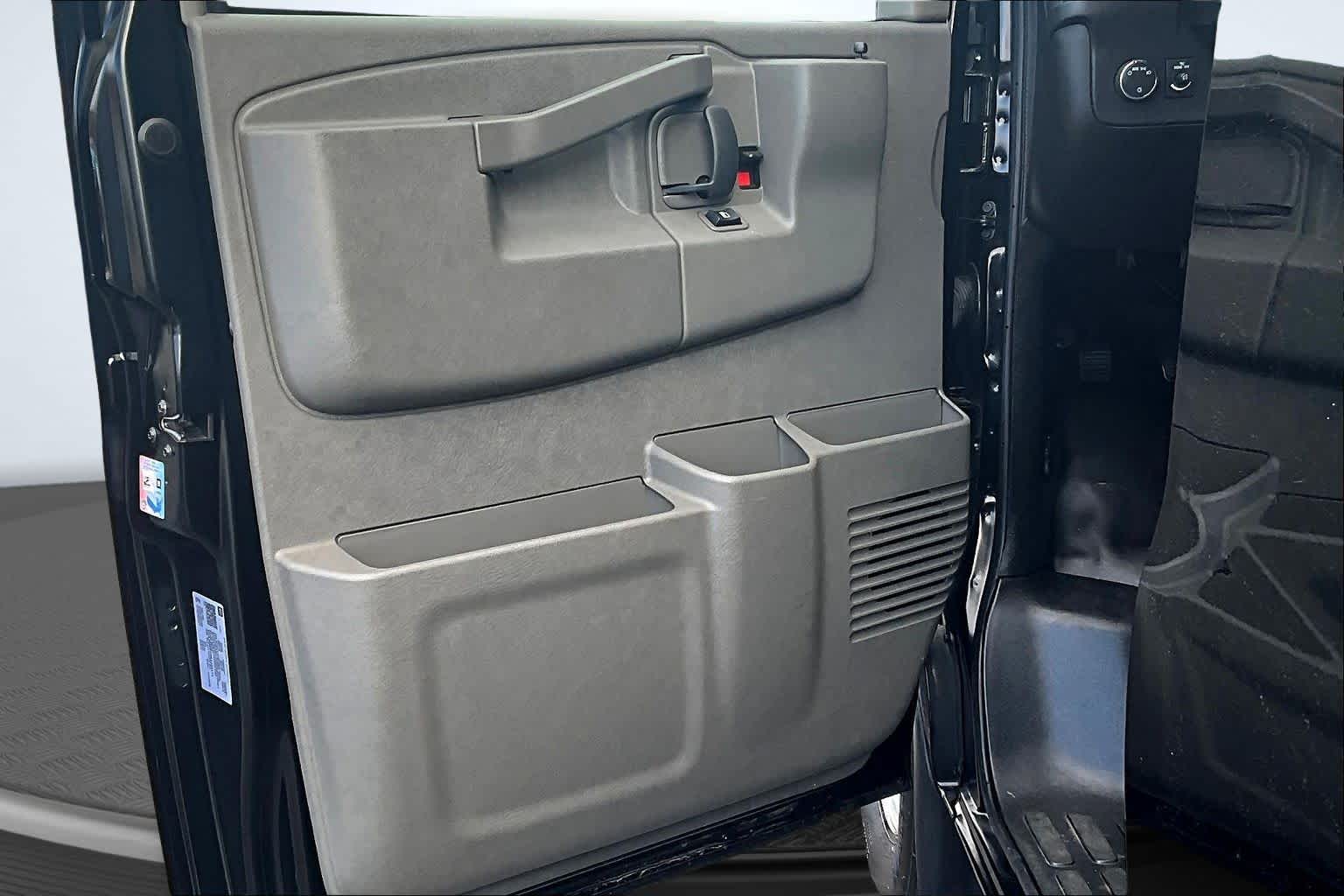 2024 Chevrolet Express Passenger LT - Photo 17