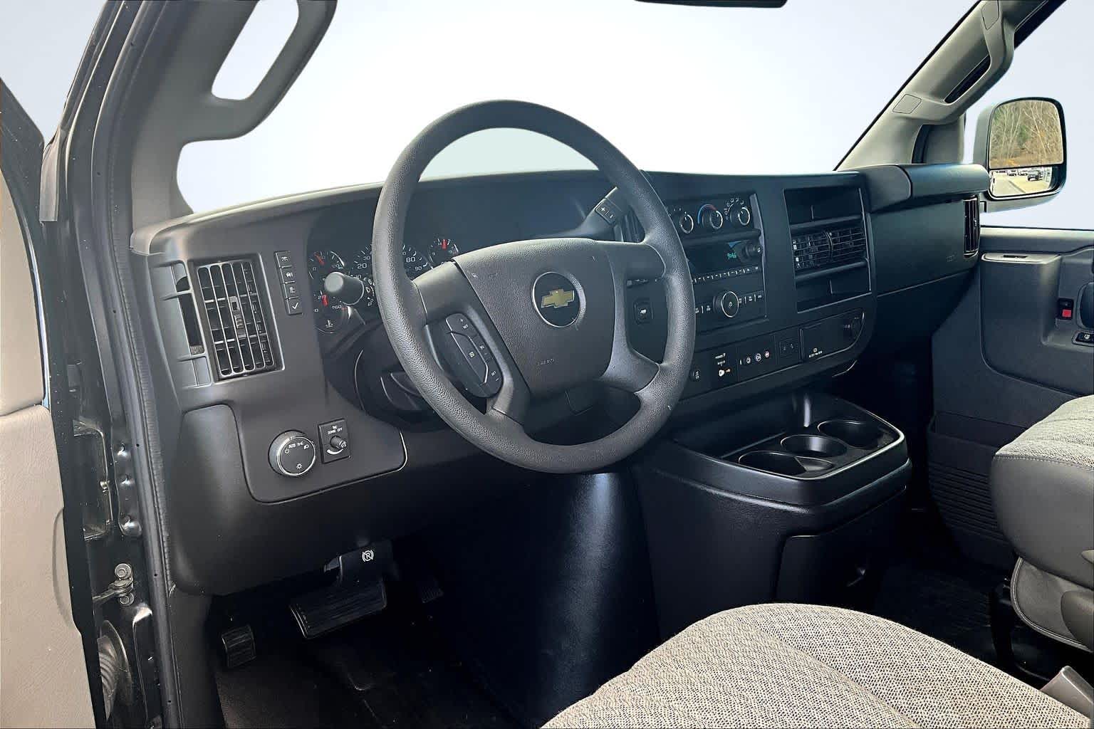 2024 Chevrolet Express Passenger LT - Photo 14