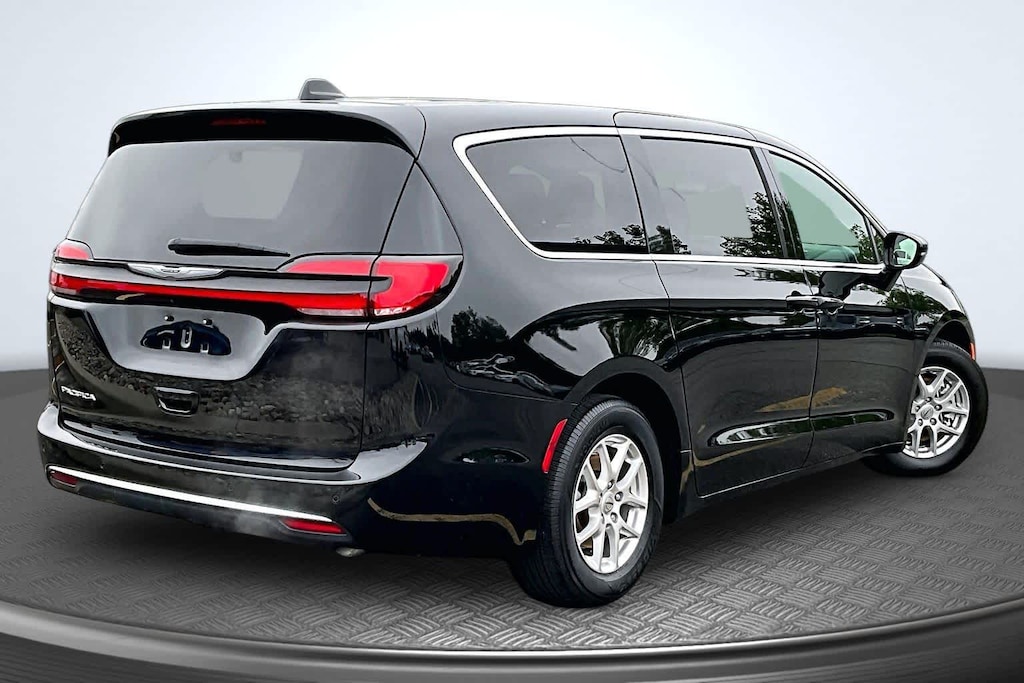 Used 2025 Chrysler Pacifica Select Van Passenger Van