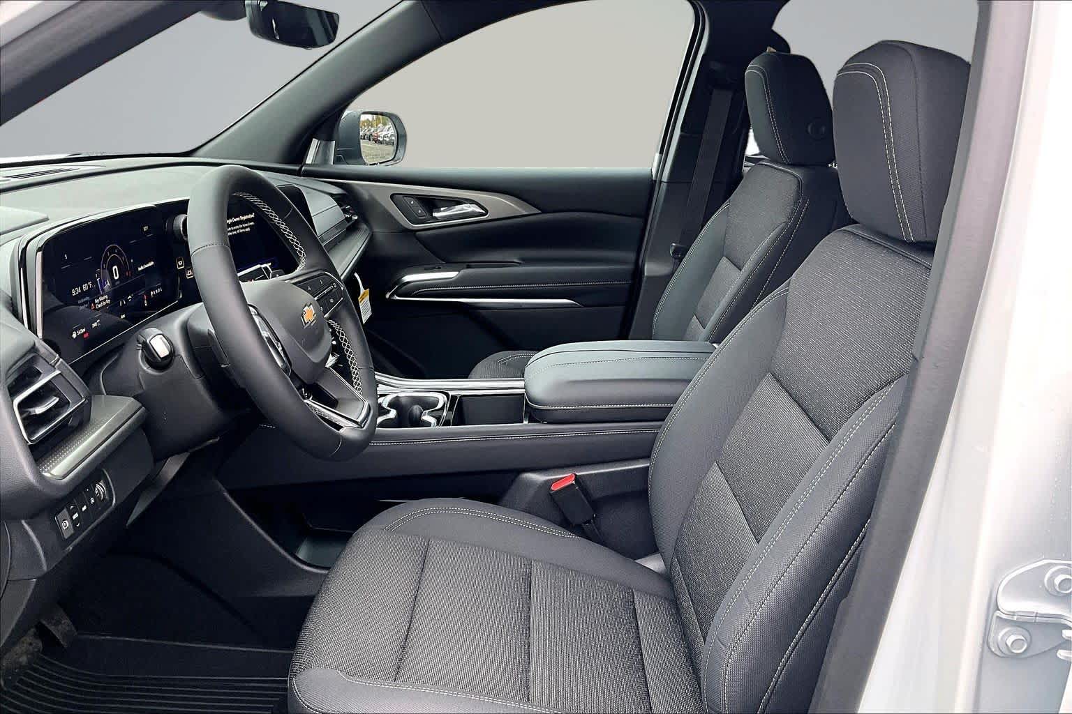 2027 Chevrolet Traverse LT - Photo 9