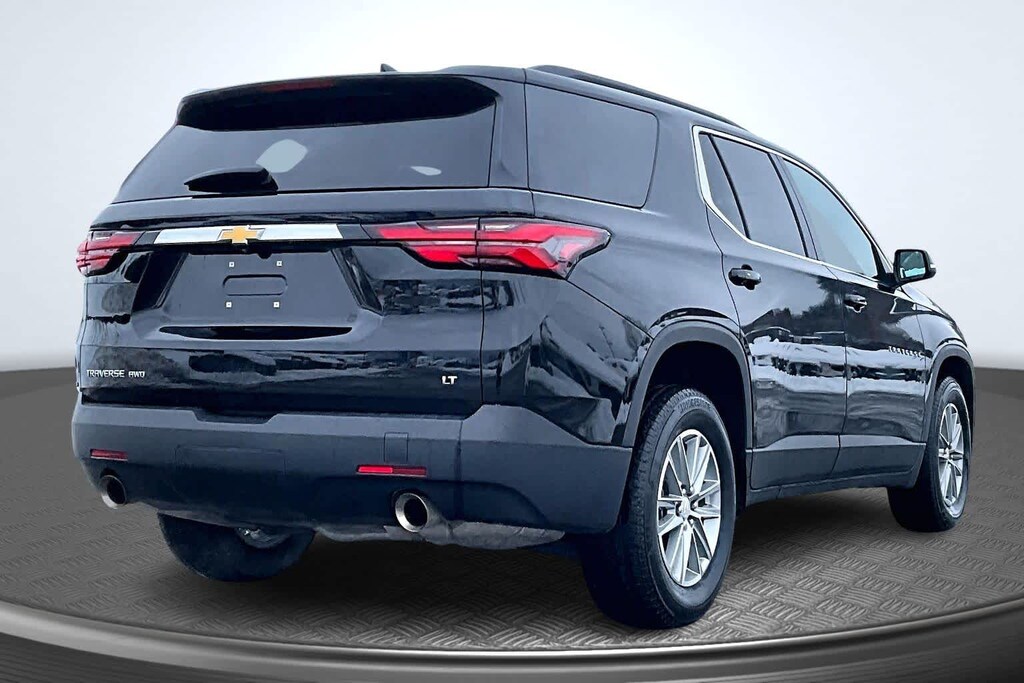 Used 2023 Chevrolet Traverse LT Cloth SUV