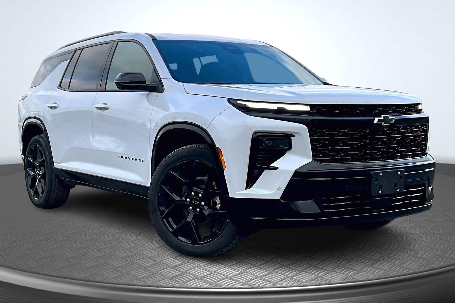 2026 Chevrolet Traverse RS photo 2