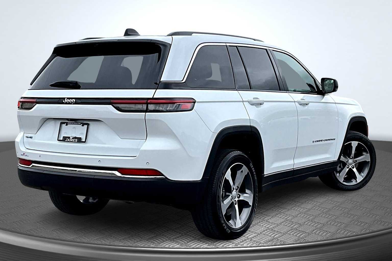2023 Jeep Cherokee 4xe photo 2