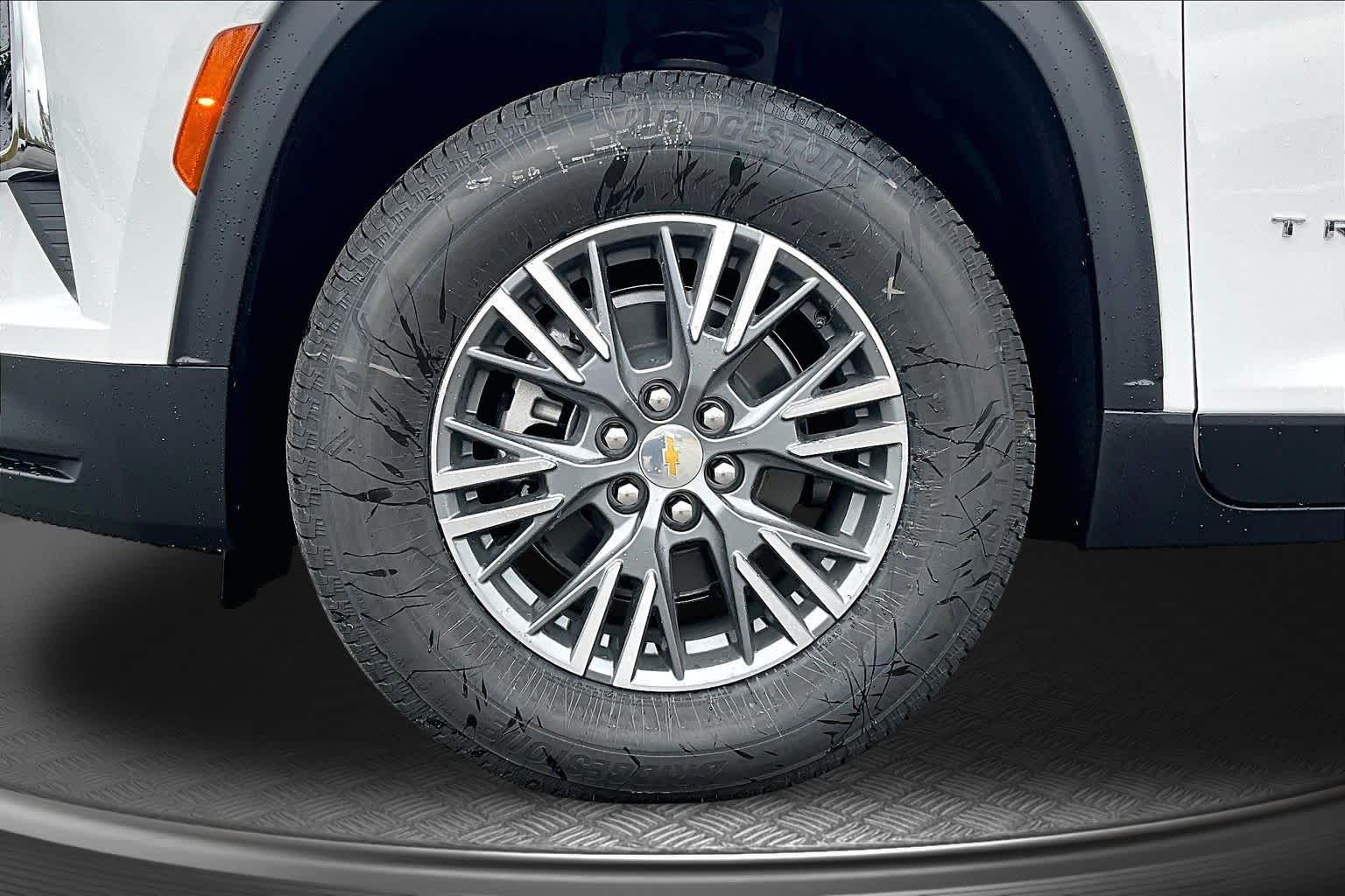 2027 Chevrolet Traverse LT - Photo 12